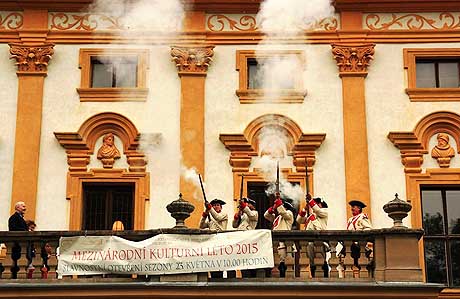 Výstřel ze&nbsp;zbraní zámecké gardy zahájil jubilejní sezónu…